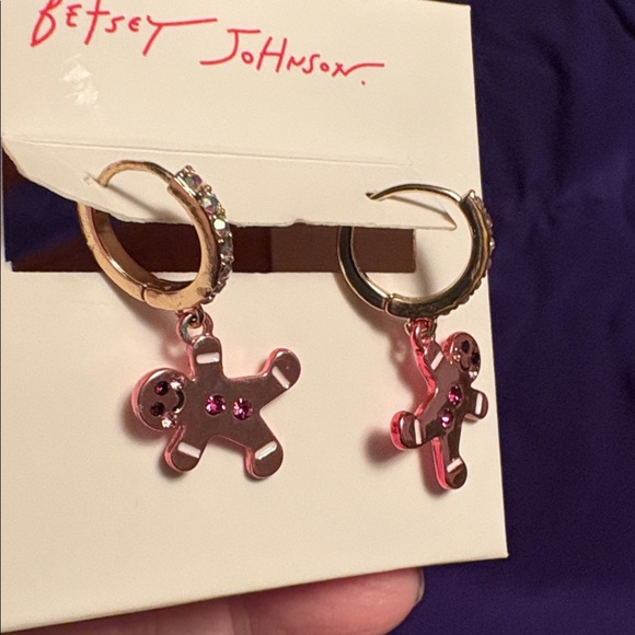 New in Box Betsey Johnson Gingerbread Rhinestone Earrings - Picture 4 of 8